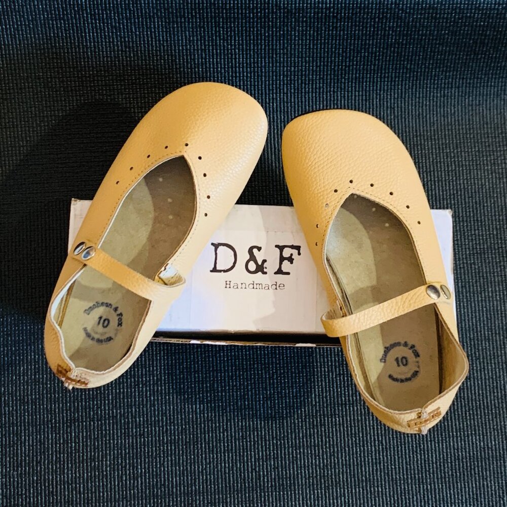 New Duchess & Fox Dune Mary Janes Size 10